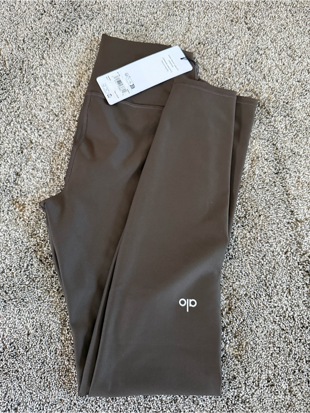 ALO Yoga Chocolate Brown Strappy Sports Bra & Leggings Set - Picture 3 of 3